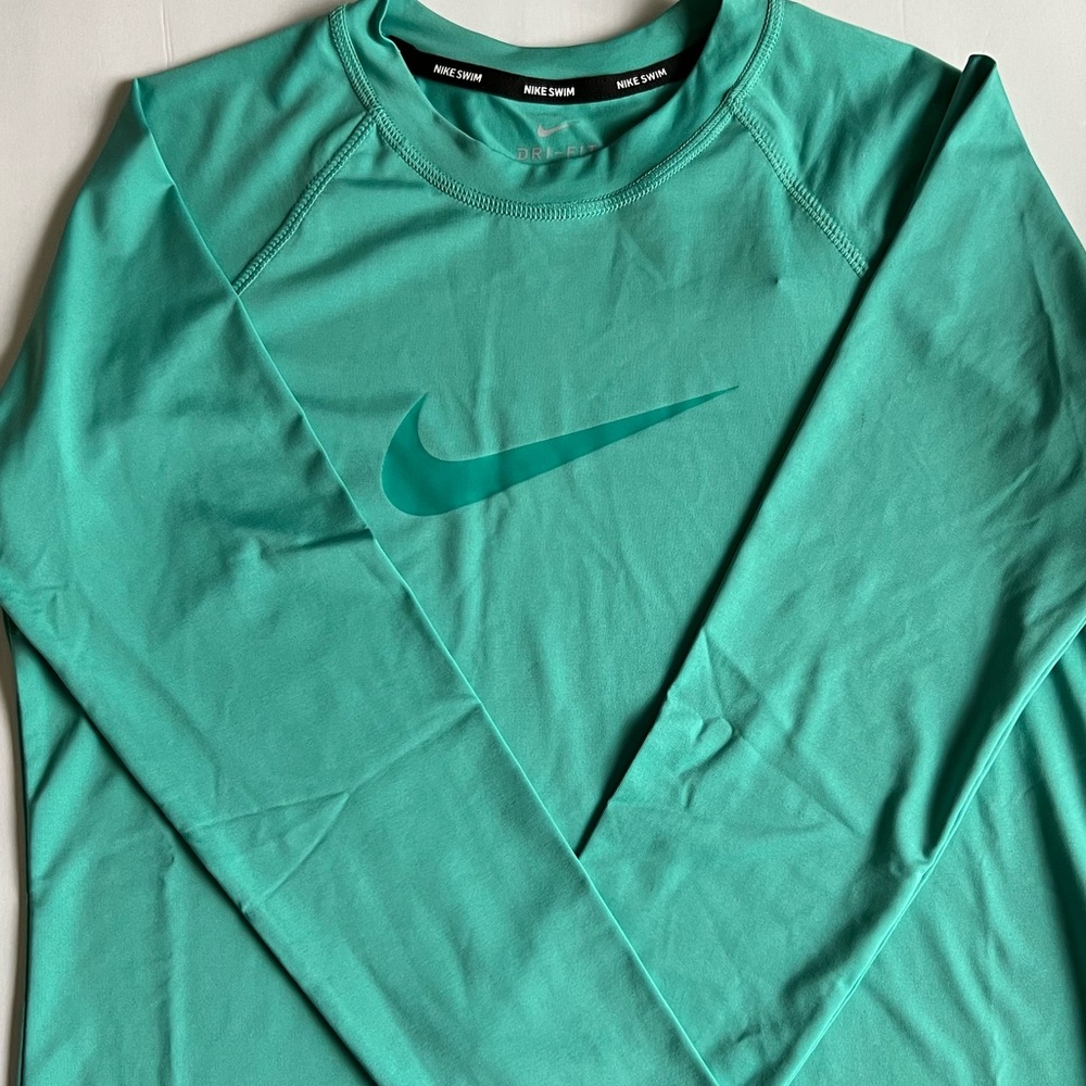 NWT Nike Swim Women’s Essential Long Sleeve Rash Guard Size M